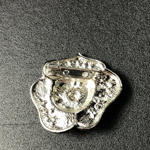 Vintage Flower Brooch Romantic Floral Rhinestone Cluster Silver Tone Pin - Picture 4 of 8